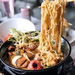 Harumama Noodles &amp; Buns - Little Italy